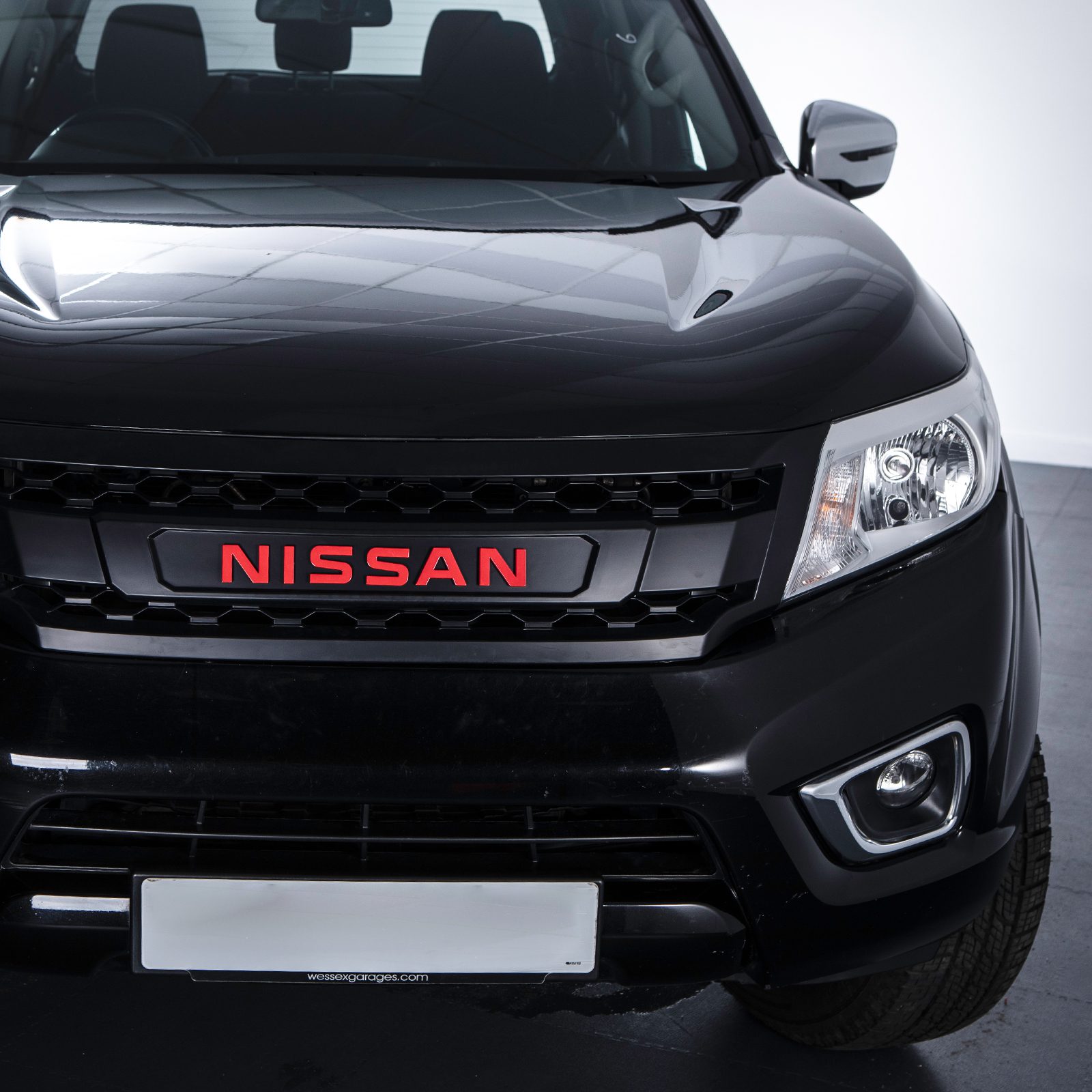 Nissan Navara D23 NP300 15-20 Black Grille
