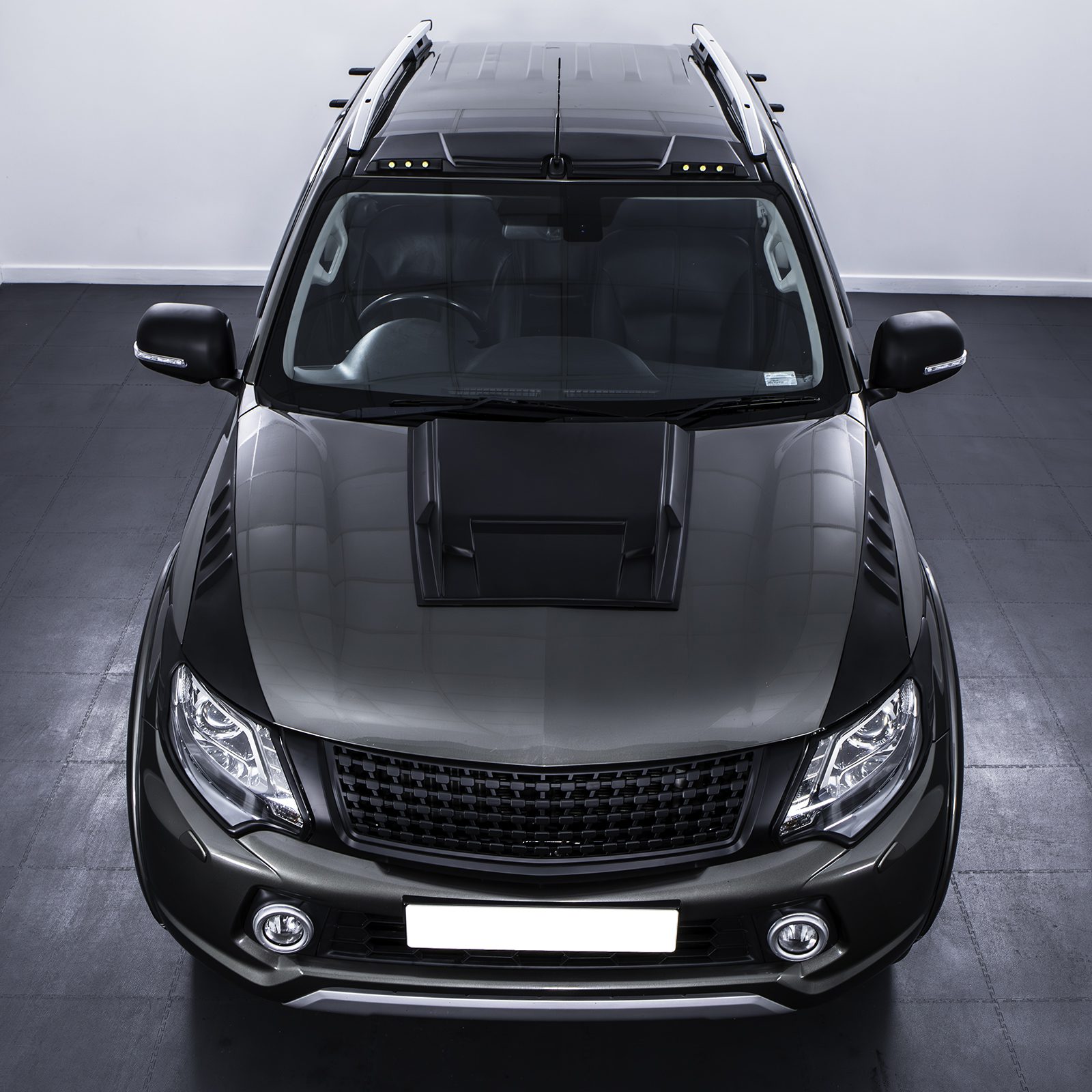 Mitsubishi L200 Triton 15-18 Matte Black Side Bonnet Vent Covers