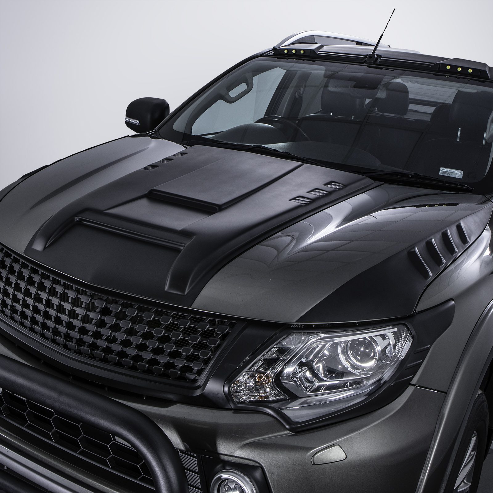 Mitsubishi L200 Triton 15-18 Matte Black Bonnet Vent Cover