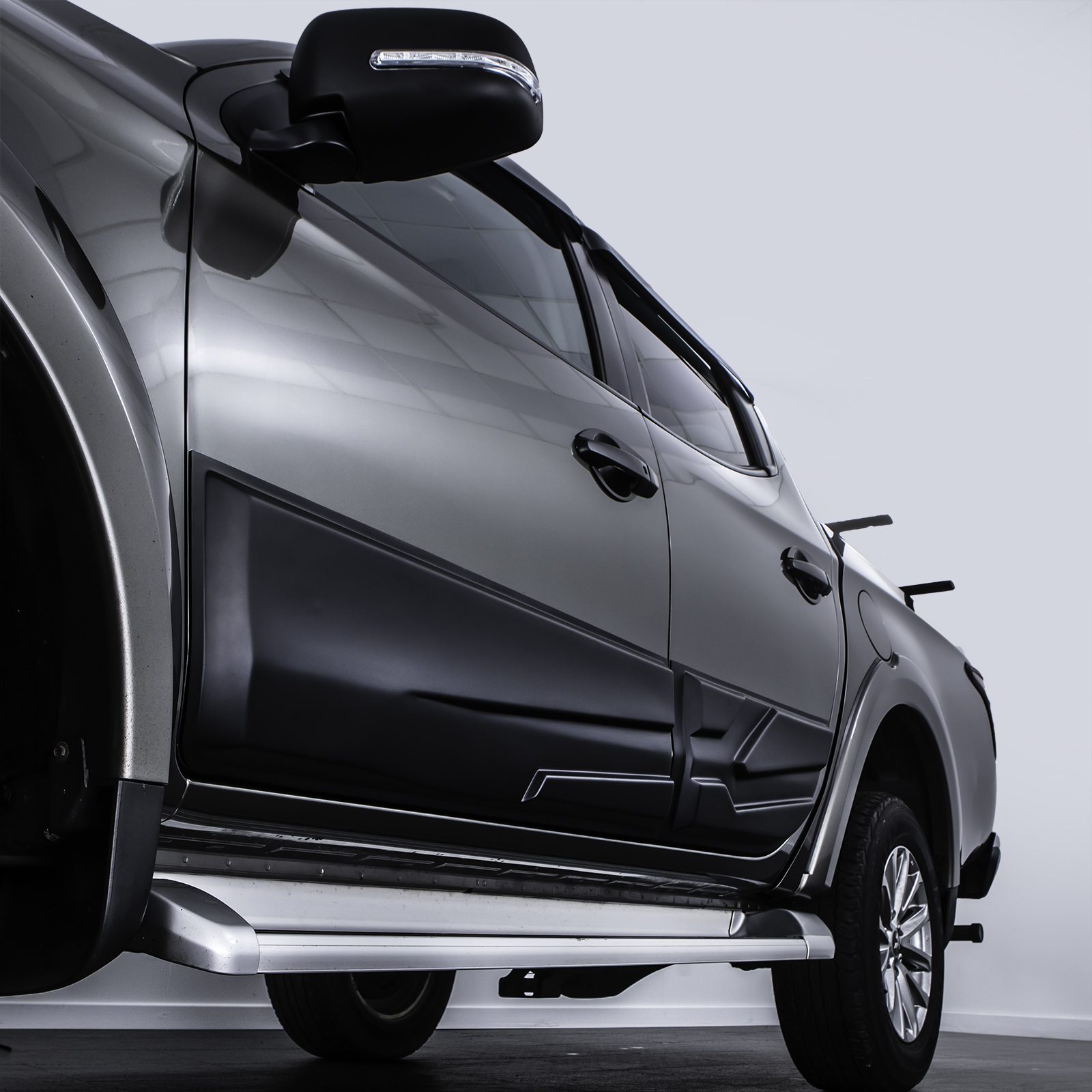 Mitsubishi L200 Triton 15-23 Large Matte Black Body Cladding Door Kit