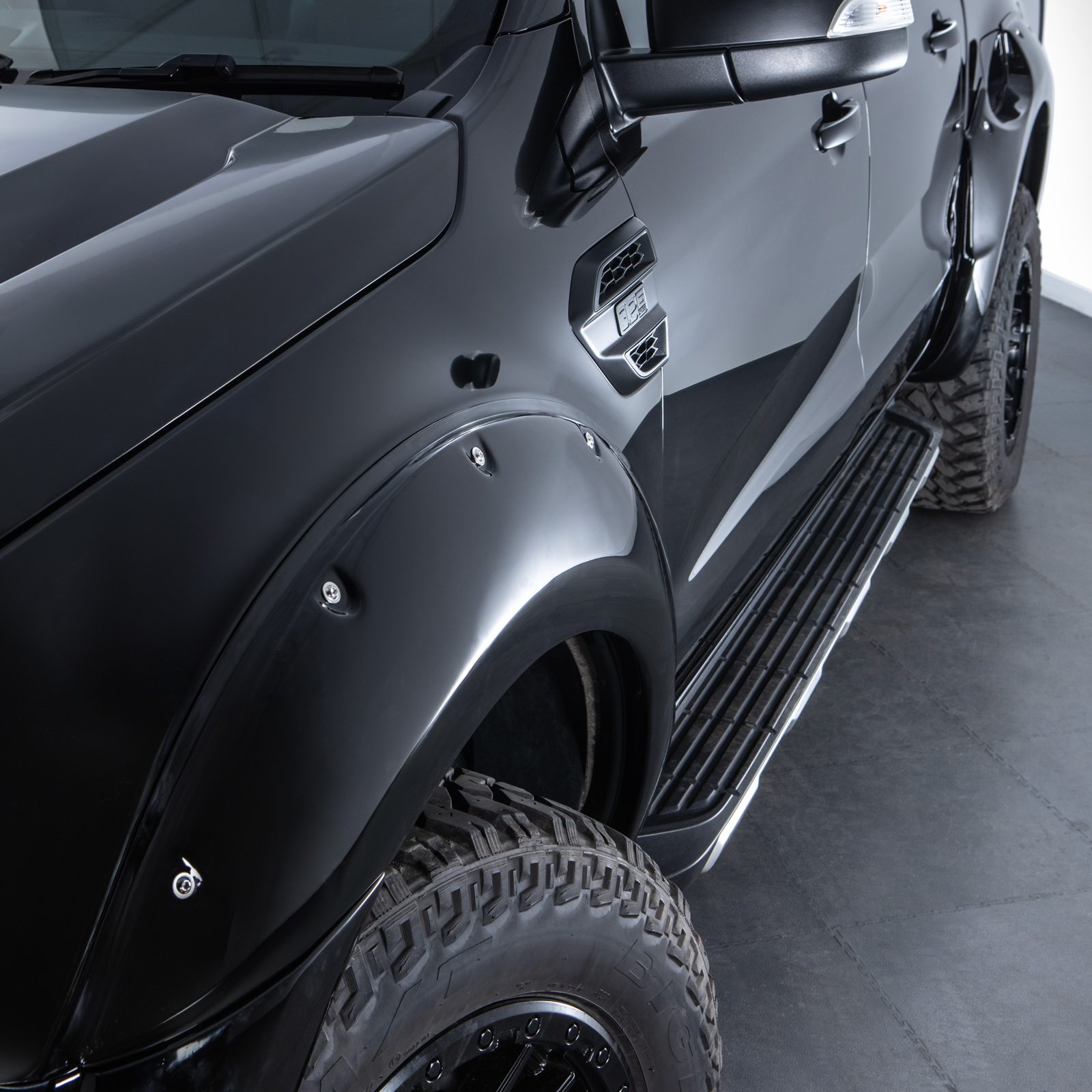 Ford Ranger T8 18-21 Gloss Black Wheel Arches With Sensor Holes