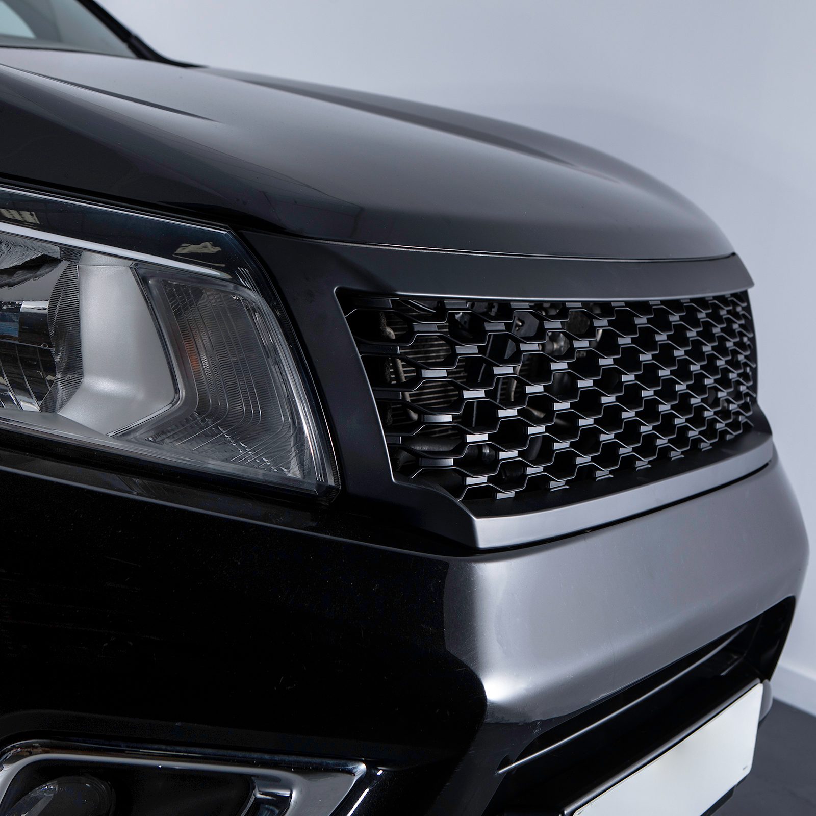 Nissan Navara D23 NP300 14-20 Black Badgeless Grille